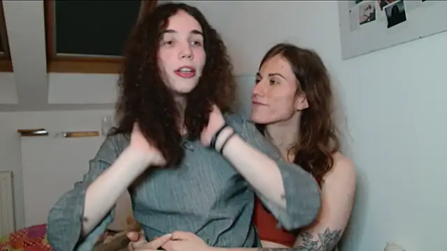 Snapshot of tsbubbles760 chatting on 10/16/25, 08:32 tsbubbles760 online show from 10/16/25, 08:32