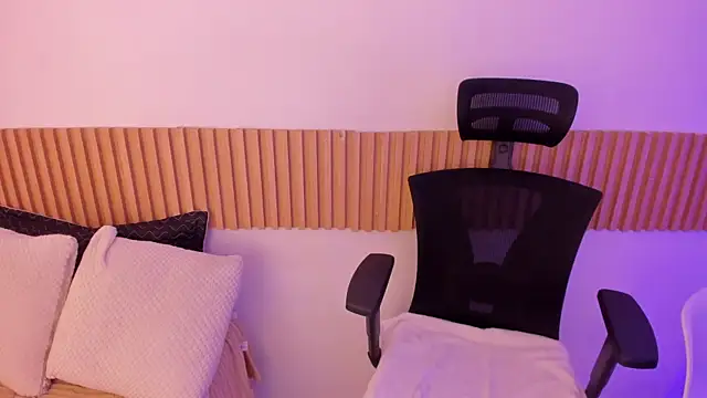 OliviaSweett online show from 10/02/25, 08:16