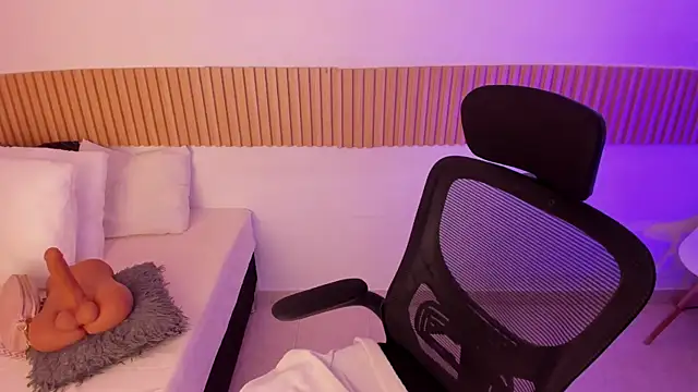 OliviaSweett online show from 11/15/25, 12:30