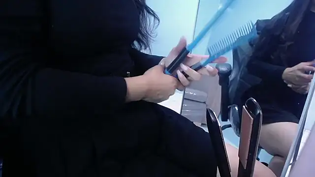 victoria hernandez t  online show from 11/01/25, 01:02