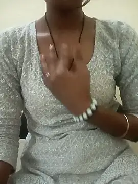 Snapshot of Alia-00 chatting on 11/07/25, 04:23 Alia-00 online show from 11/07/25, 04:23