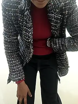 Snapshot of Alia-00 chatting on 12/14/25, 03:56 Alia-00 online show from 12/14/25, 03:56