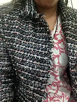 Snapshot of Alia-00 chatting on 12/15/25, 04:06 Alia-00 online show from 12/15/25, 04:06