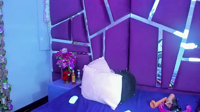 Miaa Davis  online show from 02/27/26, 02:22