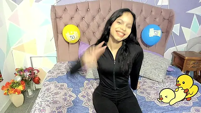 Snapshot of CloeyGraweing chatting on 11/10/25, 06:29 CloeyGraweing online show from 11/10/25, 06:29