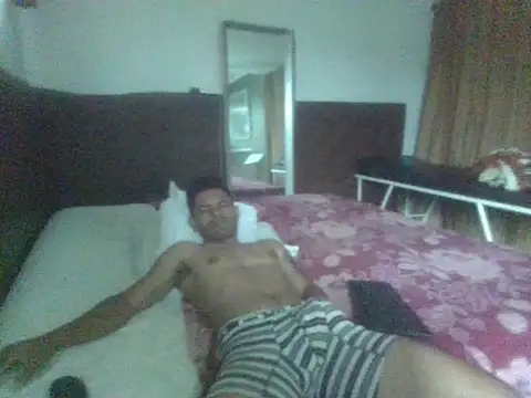 Snapshot of MI_GERALD chatting on 10/22/25, 03:45 MI GERALD online show from 10/22/25, 03:45