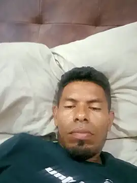 Snapshot of MI_GERALD chatting on 11/23/25, 04:18 MI GERALD online show from 11/23/25, 04:18