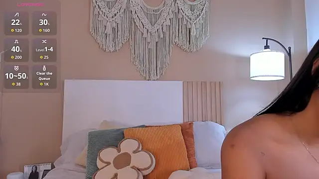 Camila Bustamante online show from 05/17/26, 03:30
