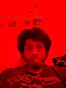 Snapshot of UsaGuy76 chatting on 04/12/26, 04:39 UsaGuy76 online show from 04/12/26, 04:39