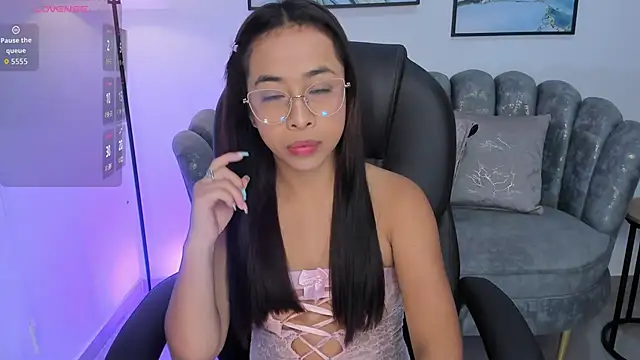 Snapshot of July_Adams chatting on 11/23/25, 05:40 July Adams online show from 11/23/25, 05:40