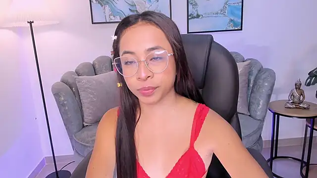 Snapshot of July_Adams chatting on 12/01/25, 05:12 July Adams online show from 12/01/25, 05:12