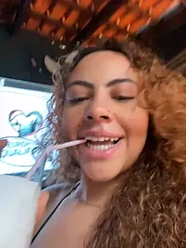 Snapshot of Chloe_Leaozinho chatting on 10/11/25, 06:17 Chloe Leaozinho online show from 10/11/25, 06:17