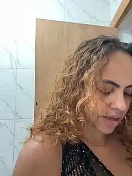 Snapshot of Chloe_Leaozinho chatting on 10/13/25, 08:31 Chloe Leaozinho online show from 10/13/25, 08:31