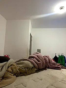 Snapshot of Chloe_Leaozinho chatting on 10/15/25, 07:58 Chloe Leaozinho online show from 10/15/25, 07:58