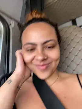 Snapshot of Chloe_Leaozinho chatting on 10/19/25, 03:56 Chloe Leaozinho online show from 10/19/25, 03:56