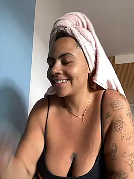 Snapshot of Chloe_Leaozinho chatting on 10/29/25, 06:53 Chloe Leaozinho online show from 10/29/25, 06:53