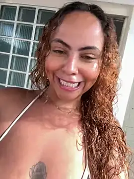 Snapshot of Chloe_Leaozinho chatting on 11/02/25, 06:32 Chloe Leaozinho online show from 11/02/25, 06:32