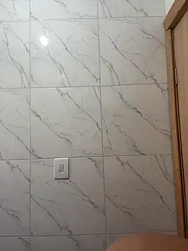 Snapshot of Chloe_Leaozinho chatting on 11/08/25, 05:01 Chloe Leaozinho online show from 11/08/25, 05:01