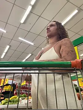 Snapshot of Chloe_Leaozinho chatting on 02/03/26, 02:00 Chloe Leaozinho online show from 02/03/26, 02:00