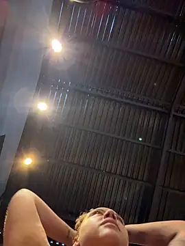 Snapshot of Chloe_Leaozinho chatting on 02/16/26, 04:03 Chloe Leaozinho online show from 02/16/26, 04:03