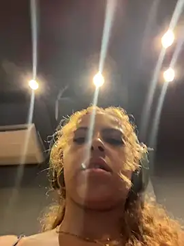 Snapshot of Chloe_Leaozinho chatting on 02/20/26, 03:34 Chloe Leaozinho online show from 02/20/26, 03:34