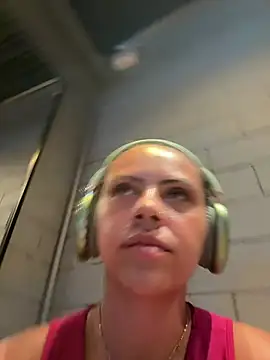 Snapshot of Chloe_Leaozinho chatting on 02/23/26, 03:53 Chloe Leaozinho online show from 02/23/26, 03:53