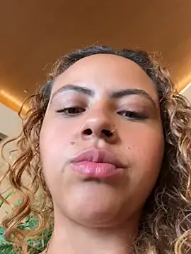 Chloe Leaozinho online show from 03/04/26, 04:57