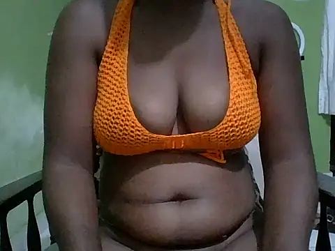 Snapshot of Ntshire chatting on 10/19/25, 12:44 Ntshire online show from 10/19/25, 12:44