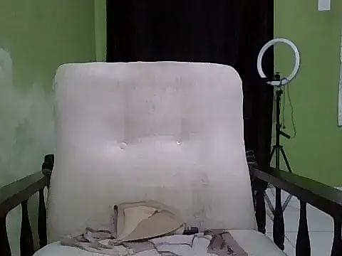 Snapshot of Ntshire chatting on 10/22/25, 12:27 Ntshire online show from 10/22/25, 12:27