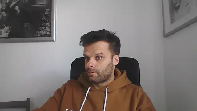 Snapshot of FROCETTO93 chatting on 11/07/25, 01:11 FROCETTO93 online show from 11/07/25, 01:11