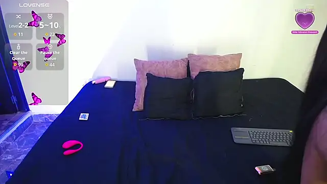 Snapshot of Dahiana_Le chatting on 11/13/25, 06:29 Dahiana Le online show from 11/13/25, 06:29