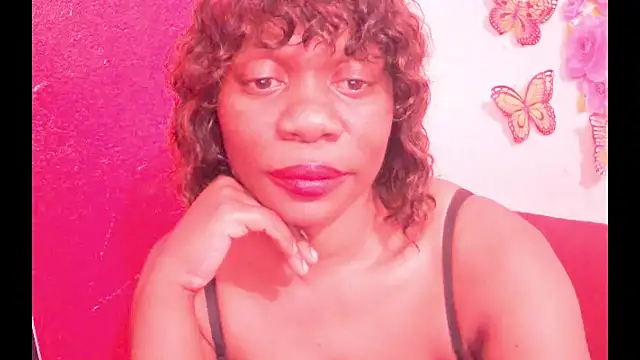 Snapshot of IndianqueenB chatting on 12/04/25, 09:29 IndianqueenB online show from 12/04/25, 09:29