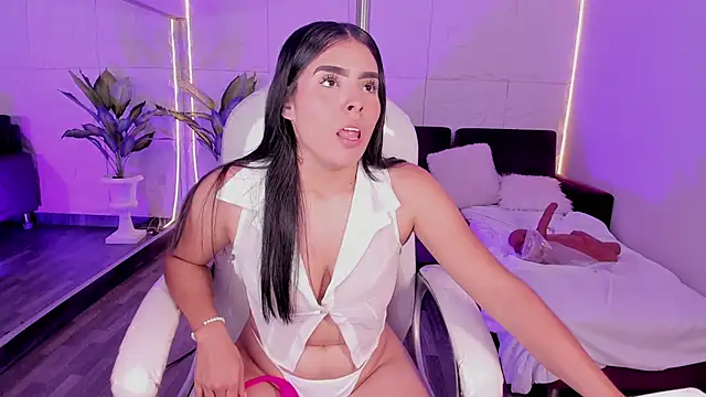 Snapshot of LovelyEyesx chatting on 11/25/25, 05:13 LovelyEyesx online show from 11/25/25, 05:13