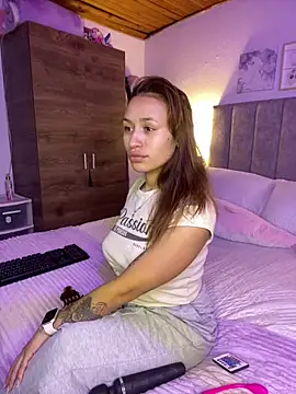 Snapshot of juliana-mancini chatting on 10/06/25, 06:16 juliana-mancini online show from 10/06/25, 06:16