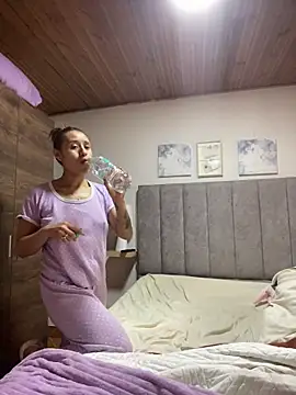 Snapshot of juliana-mancini chatting on 11/19/25, 05:02 juliana-mancini online show from 11/19/25, 05:02