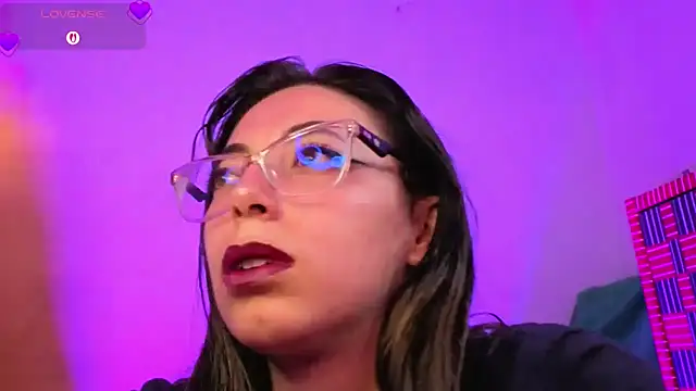 Snapshot of Miranda_sexlove_ chatting on 02/18/26, 06:59 Miranda sexlove online show from 02/18/26, 06:59
