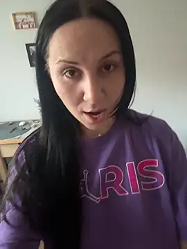 Snapshot of LauLaveau chatting on 11/22/25, 06:56 LauLaveau online show from 11/22/25, 06:56