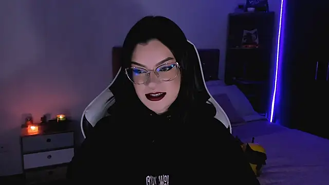 Snapshot of OphelianaRose33 chatting on 09/25/25, 10:35 OphelianaRose33 online show from 09/25/25, 10:35