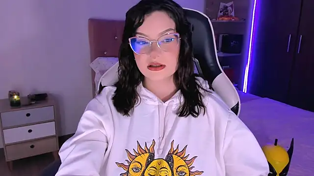 Snapshot of OphelianaRose33 chatting on 09/29/25, 08:24 OphelianaRose33 online show from 09/29/25, 08:24