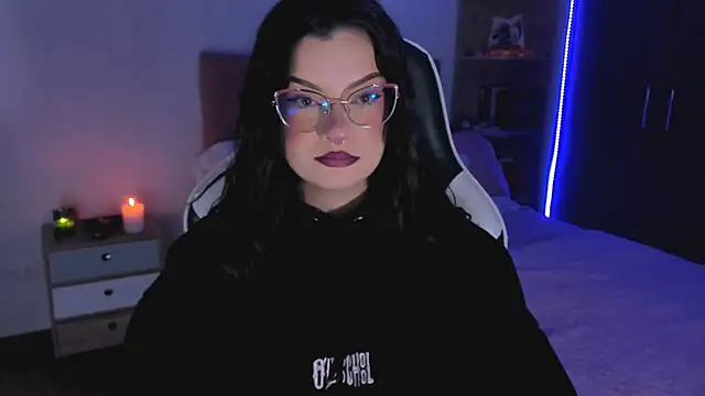 Snapshot of OphelianaRose33 chatting on 10/03/25, 12:07 OphelianaRose33 online show from 10/03/25, 12:07