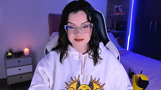 Snapshot of OphelianaRose33 chatting on 10/03/25, 10:51 OphelianaRose33 online show from 10/03/25, 10:51