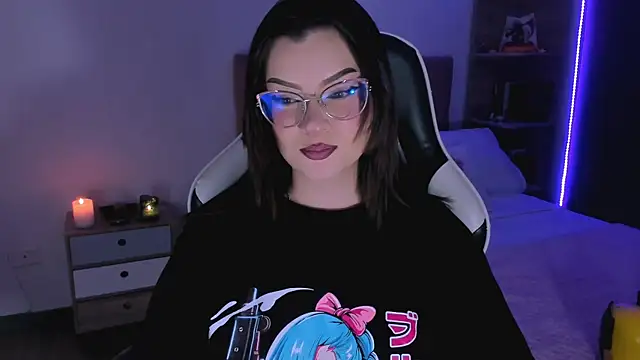 Snapshot of OphelianaRose33 chatting on 10/06/25, 08:06 OphelianaRose33 online show from 10/06/25, 08:06