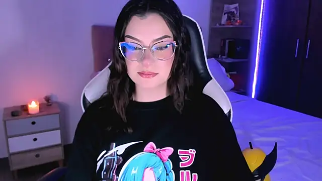 Snapshot of OphelianaRose33 chatting on 10/11/25, 08:29 OphelianaRose33 online show from 10/11/25, 08:29