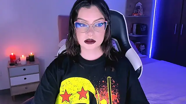 Snapshot of OphelianaRose33 chatting on 10/17/25, 07:49 OphelianaRose33 online show from 10/17/25, 07:49