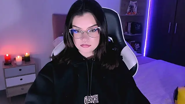 Snapshot of OphelianaRose33 chatting on 10/18/25, 10:21 OphelianaRose33 online show from 10/18/25, 10:21