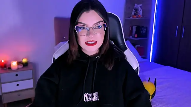 Snapshot of OphelianaRose33 chatting on 10/25/25, 11:10 OphelianaRose33 online show from 10/25/25, 11:10