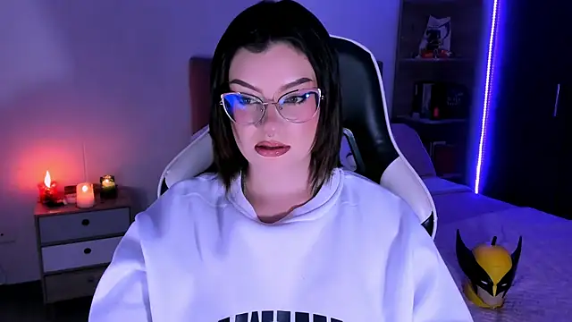 Snapshot of OphelianaRose33 chatting on 10/27/25, 10:47 OphelianaRose33 online show from 10/27/25, 10:47