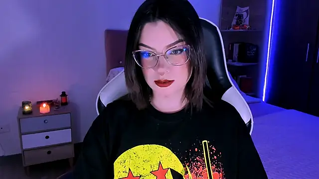 Snapshot of OphelianaRose33 chatting on 11/02/25, 09:06 OphelianaRose33 online show from 11/02/25, 09:06