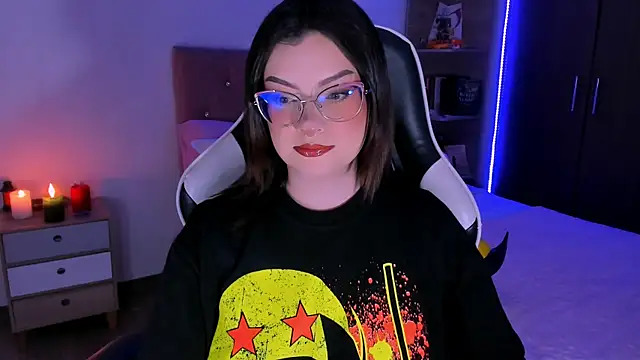 Snapshot of OphelianaRose33 chatting on 11/15/25, 08:16 OphelianaRose33 online show from 11/15/25, 08:16