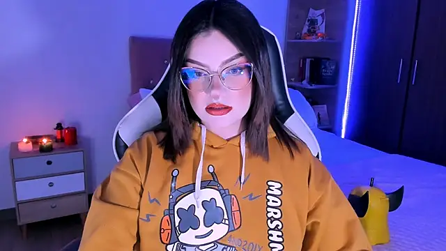 Snapshot of OphelianaRose33 chatting on 11/22/25, 10:53 OphelianaRose33 online show from 11/22/25, 10:53